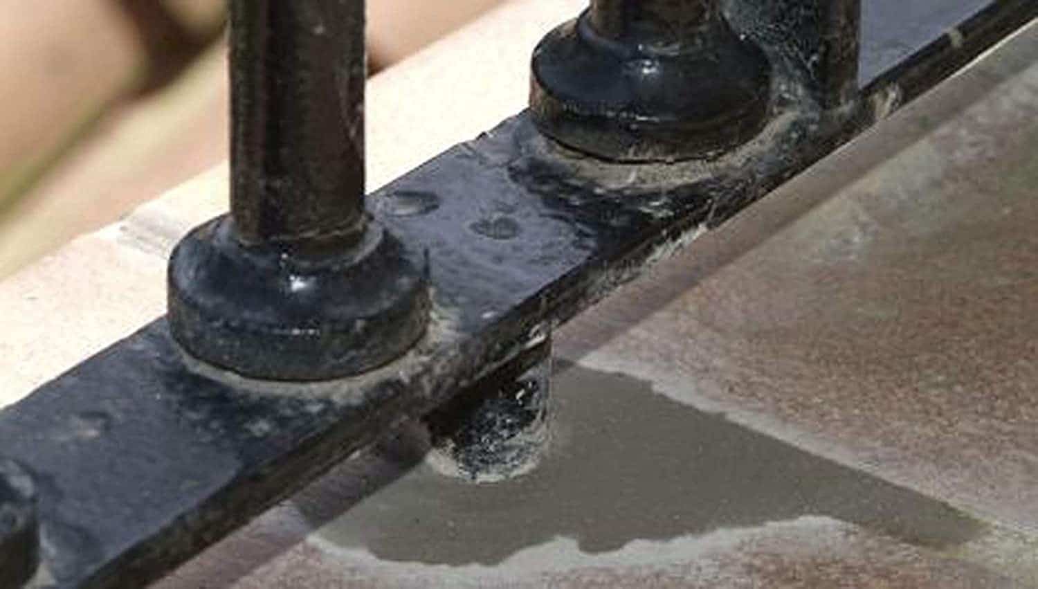 M-REPAR RAPID de Tecno Prodist - Mortier à prise rapide, fixation d'éléments de génie civil et scellement de filtrations d'eau.