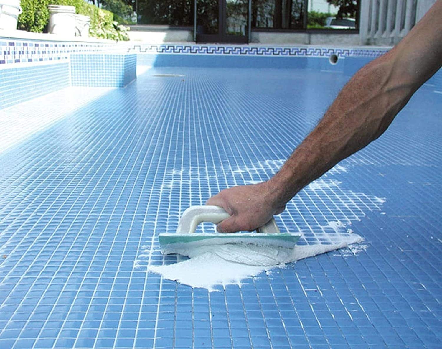 M-REJUN POOL di Tecno Prodist - Malta flessibile, per la sigillatura delle fughe di piastrelle e gresite nelle piscine, per immersione permanente.