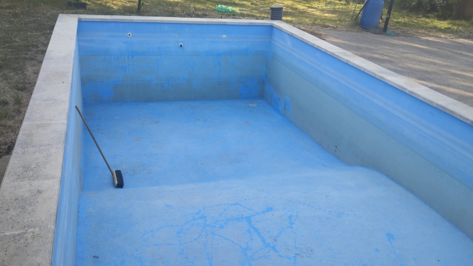 RENOVATEC CORONA de Tecno Prodist - Pintura renovación bordes piscinas y piedra coronación - Antideslizante - Alta resistencia